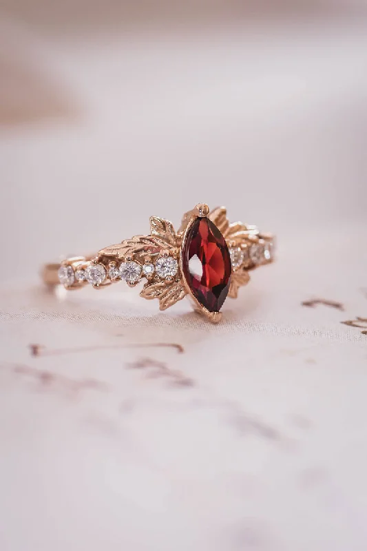 Garnet engagement ring with diamonds / Verbena