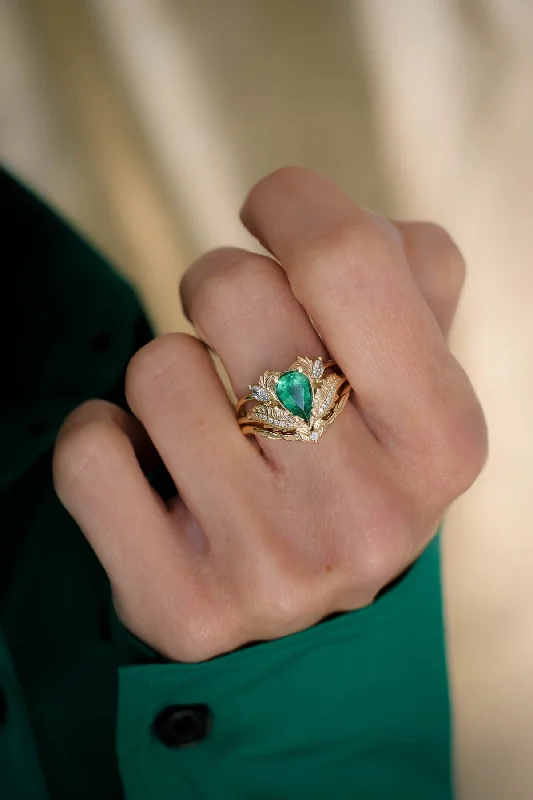 Natural emerald and diamonds ring  / Adonis