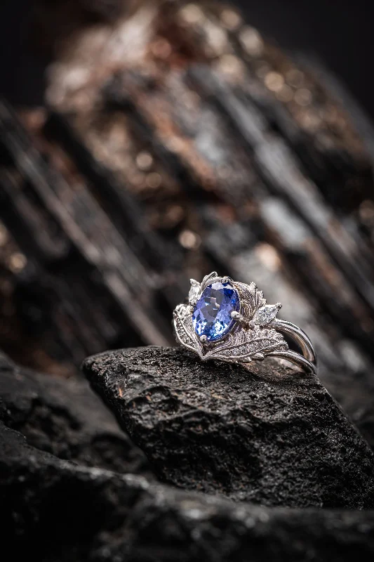 Engagement ring with tanzanite and diamonds / Adonis