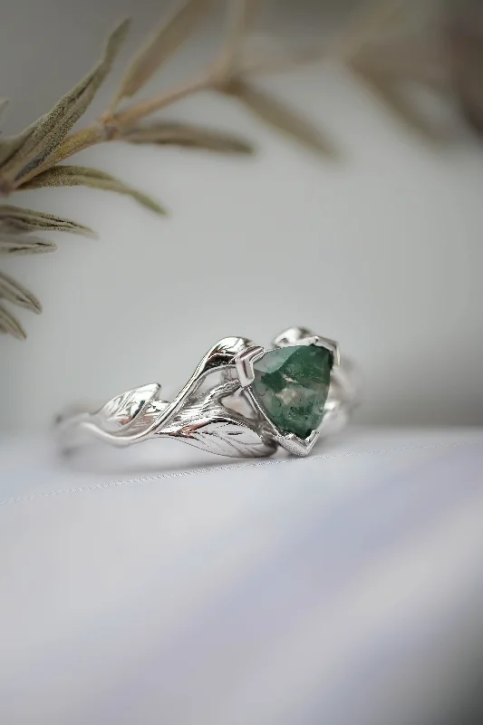 Trillion cut moss agate ring / Clematis