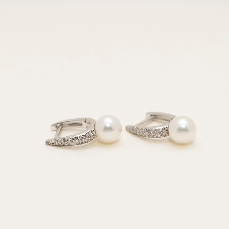 Cultured Freshwater Pearl Hoop Earrings in 14kt White Gold (1/7ct tw)