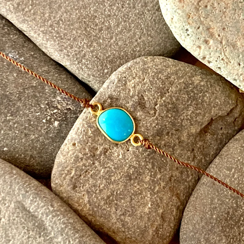 One of a Kind Sleeping Beauty Turquoise Cabochon 18K Gold Bracelet